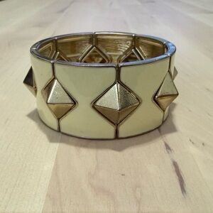 ✔️Cream & Gold Wide Pyramid Bracelet